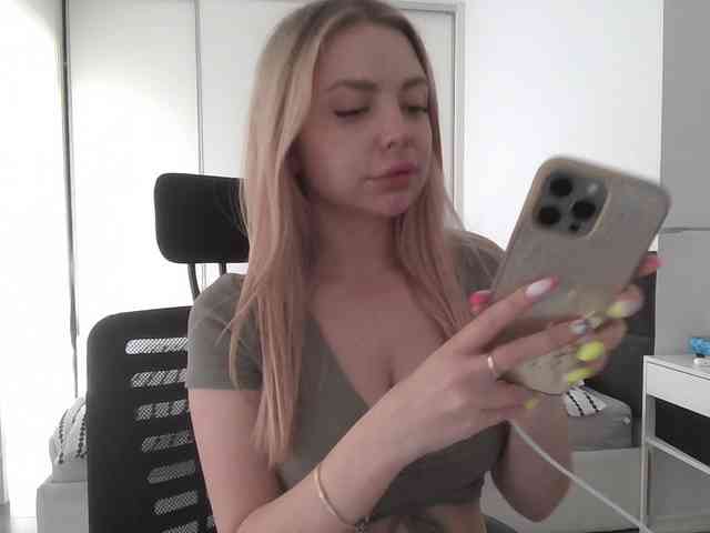 Blondie8853 webcam
