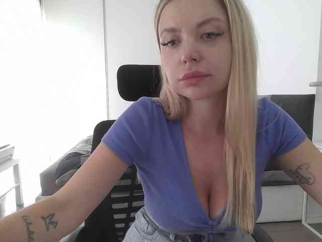 Blondie8853 Live Webcam on BongaCams
