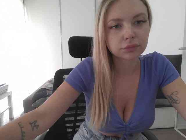 Blondie8853 Live Webcam on BongaCams