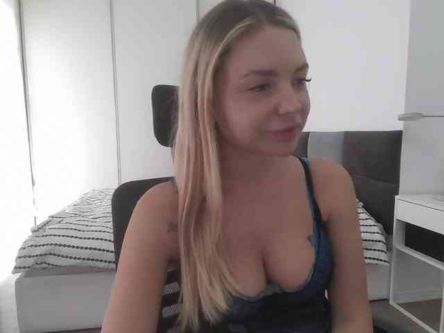 Blondie8853 webcam