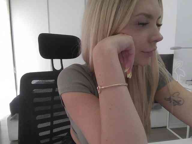 Blondie8853 webcam