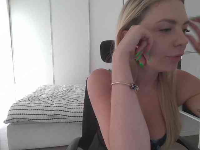 Blondie8853 webcam
