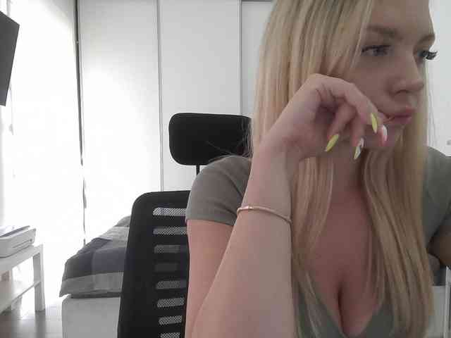 Blondie8853 webcam