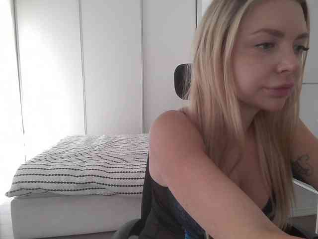 Blondie8853 webcam