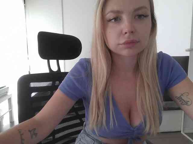 Blondie8853 webcam