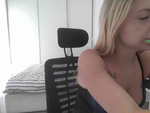 Blondie8853 webcam