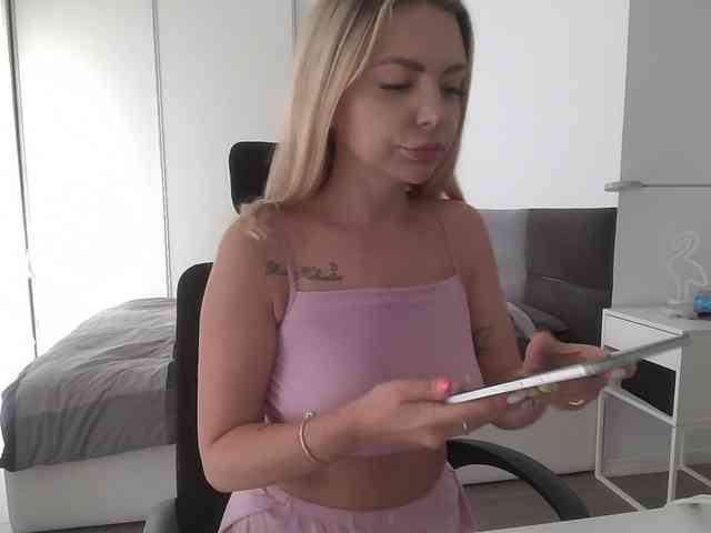Blondie8853 webcam