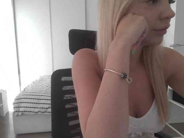 Blondie8853 webcam