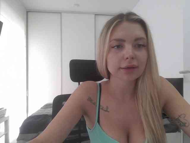 Blondie8853 Live Webcam on BongaCams