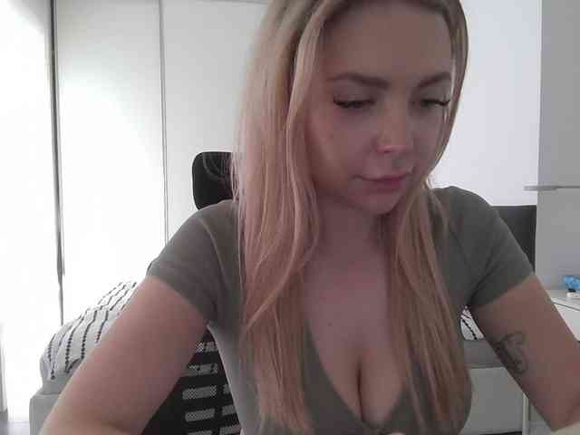 Blondie8853 webcam
