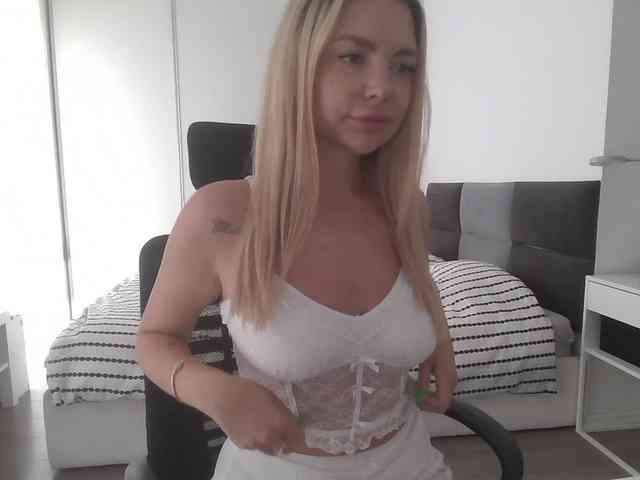 Blondie8853 webcam