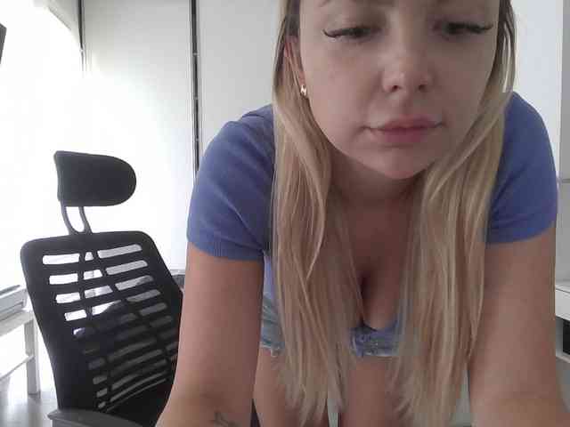 Blondie8853 webcam