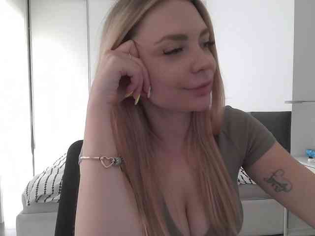 Blondie8853 webcam
