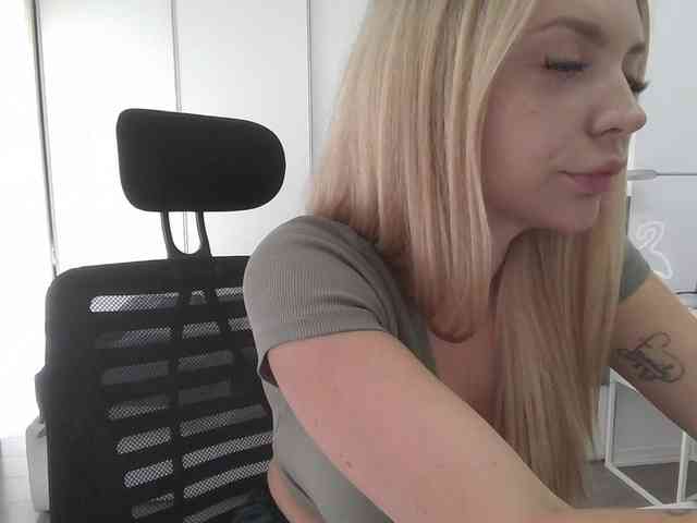 Blondie8853 webcam