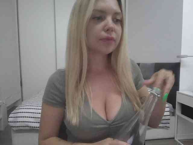 Blondie8853 webcam