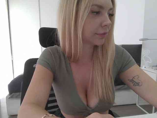 Blondie8853 webcam