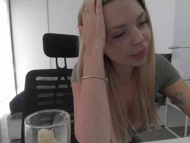 Blondie8853 webcam