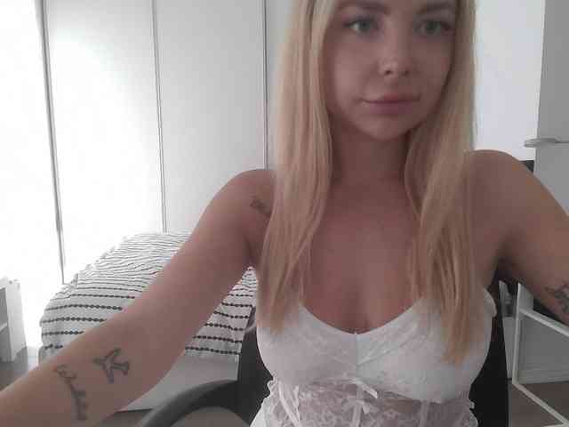 Blondie8853 webcam