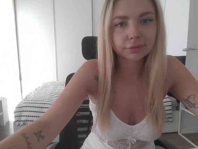 Blondie8853 webcam
