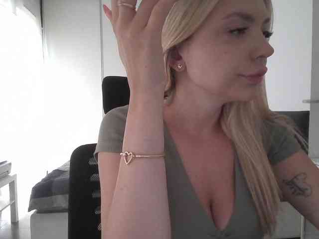 Blondie8853 webcam