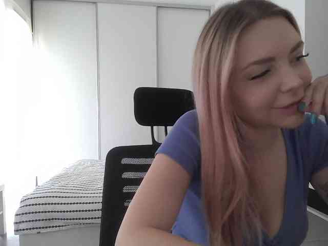 Blondie8853 webcam