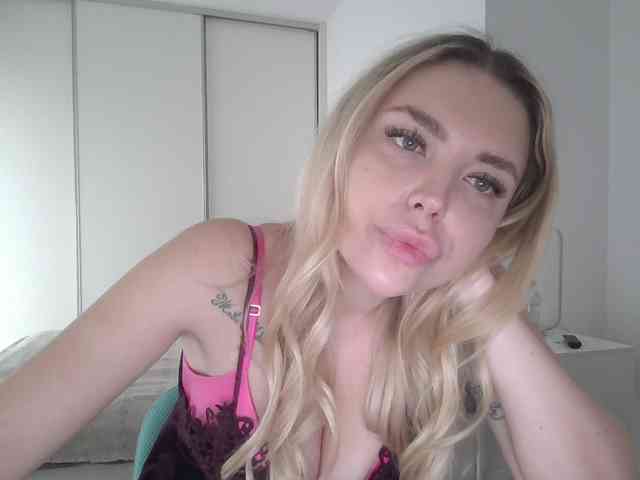 pinkpanther8899 webcam