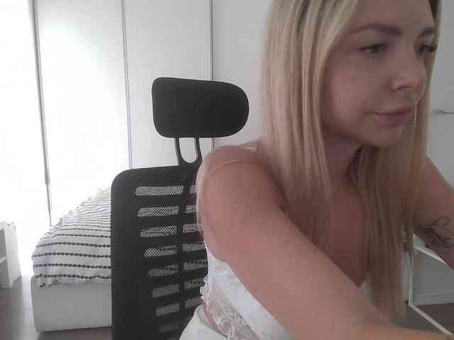 Blondie8853 webcam