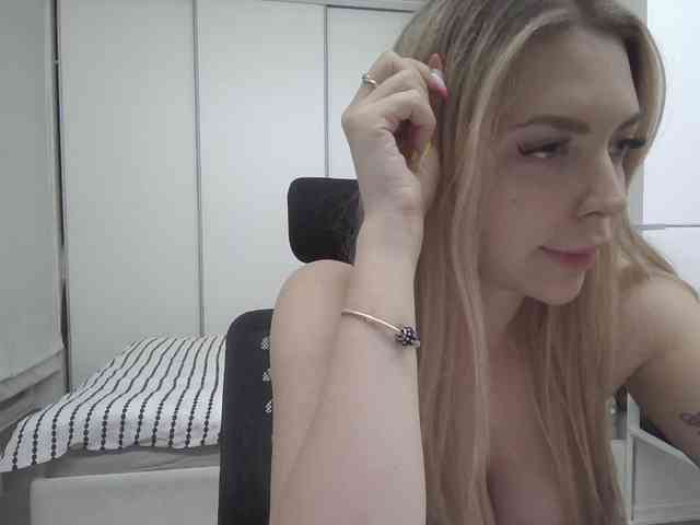 Blondie8853 webcam