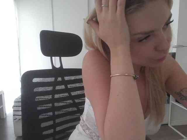 Blondie8853 webcam