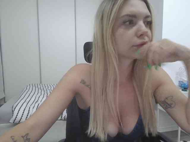 Blondie8853 webcam