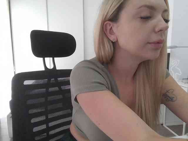 Blondie8853 webcam