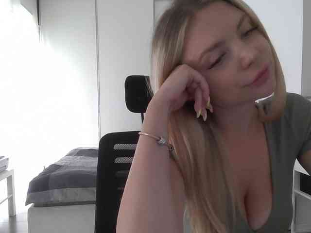 Blondie8853 webcam