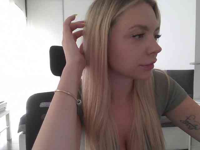 Blondie8853 webcam