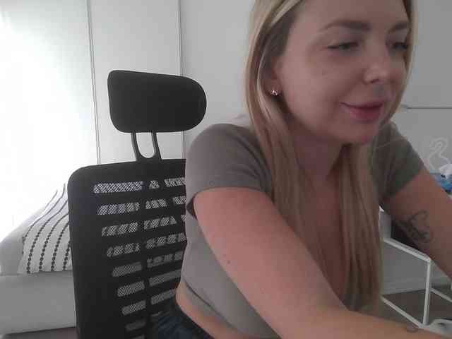 Blondie8853 webcam