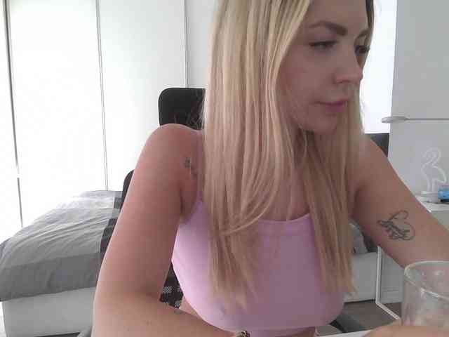 Blondie8853 webcam
