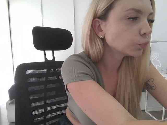 Blondie8853 webcam