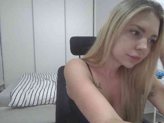 Blondie8853 webcam