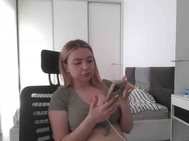 Blondie8853 webcam