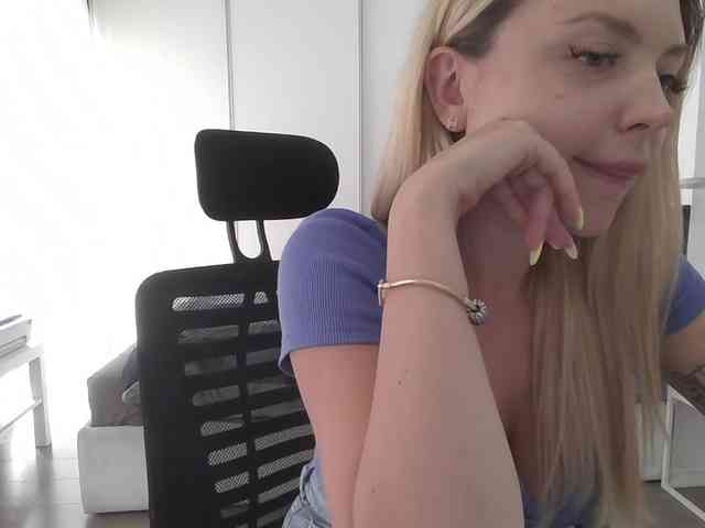 Blondie8853 webcam