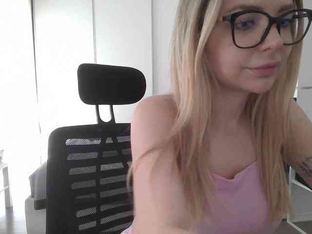 Blondie8853 webcam