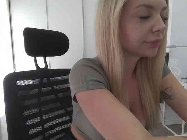 Blondie8853 webcam