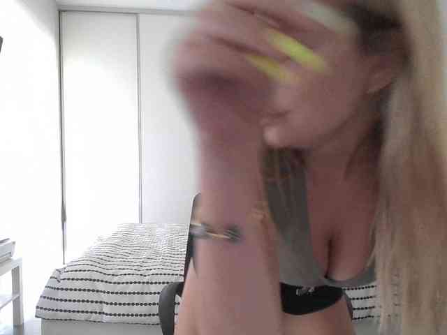 Blondie8853 webcam