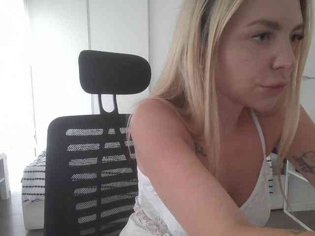 Blondie8853 webcam