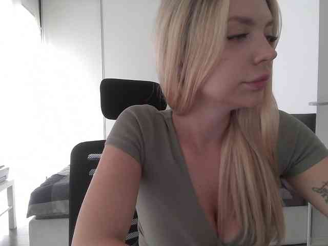 Blondie8853 webcam