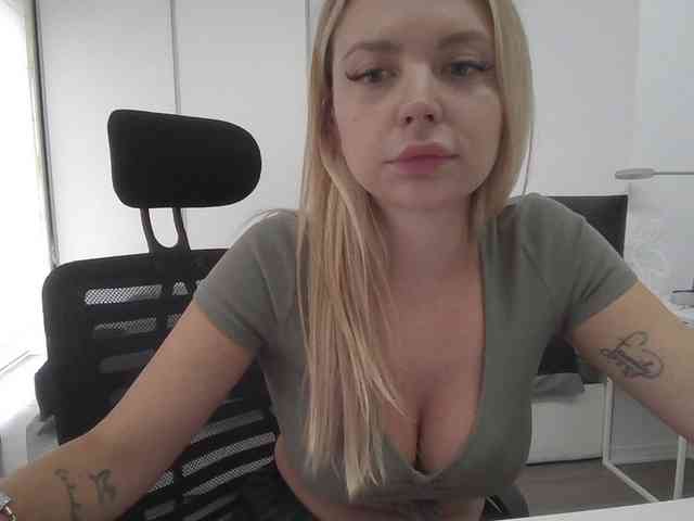 Blondie8853 webcam