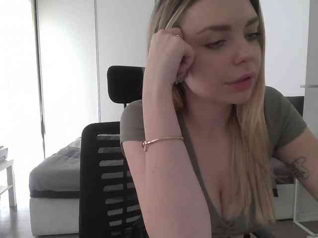 Blondie8853 webcam
