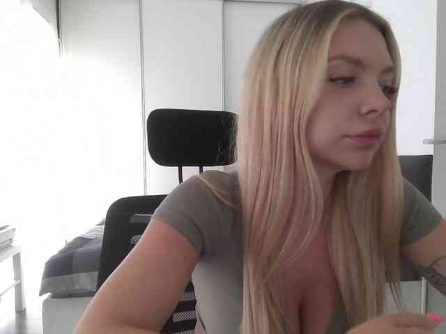 Blondie8853 webcam