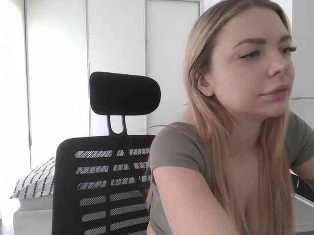 Blondie8853 webcam