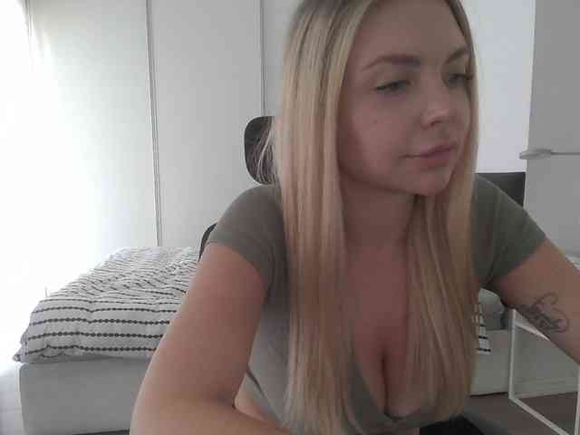 Blondie8853 webcam