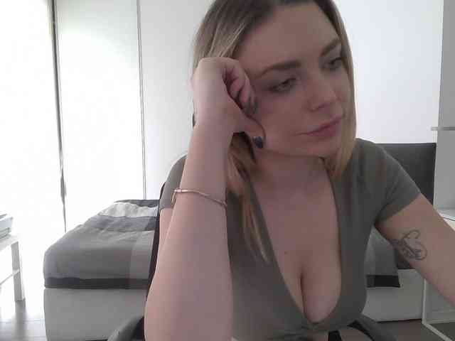 Blondie8853 webcam